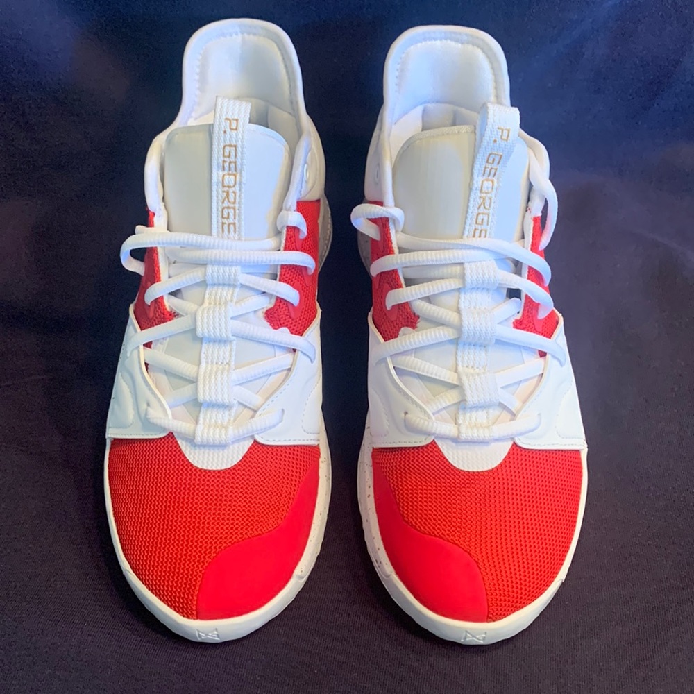 Men’s size 7 Nike one of a kind original.